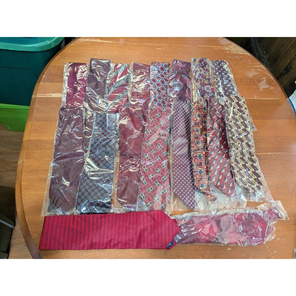Lot of 18 Silk Designer Neckties  New. Jones ,Arrow,Tuli, Van Heusen,Windsor Etc